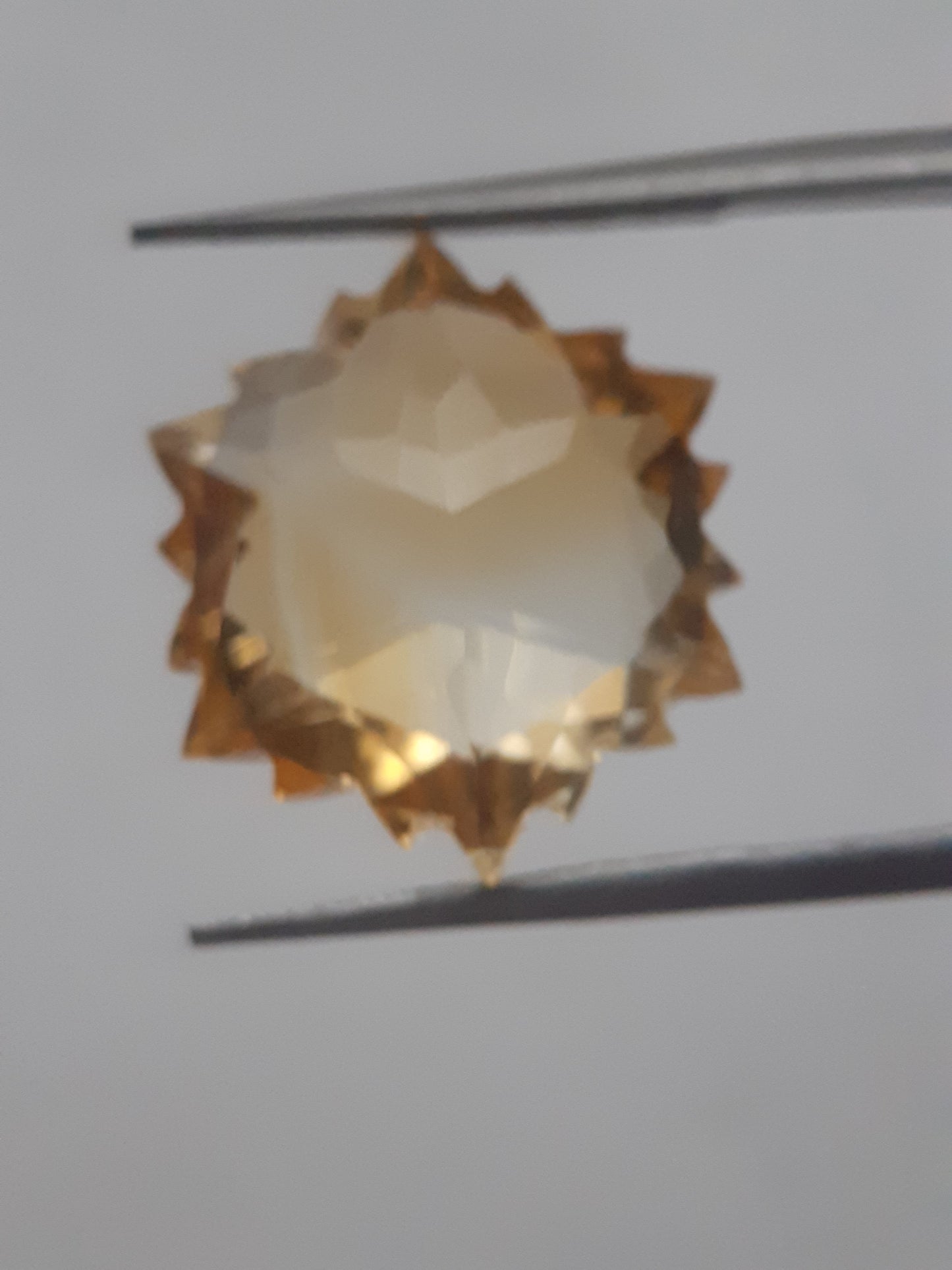 Natural light yellow Citrine - 9.990 ct - hexagon - unheated - Natural Gems Belgium