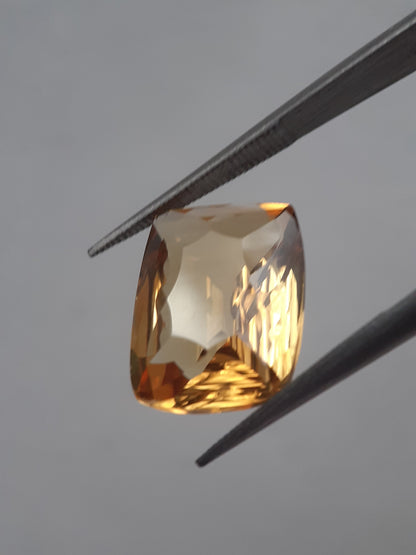 Natural yellow Citrine - 5.010 ct - cushion - unheated - Natural Gems Belgium