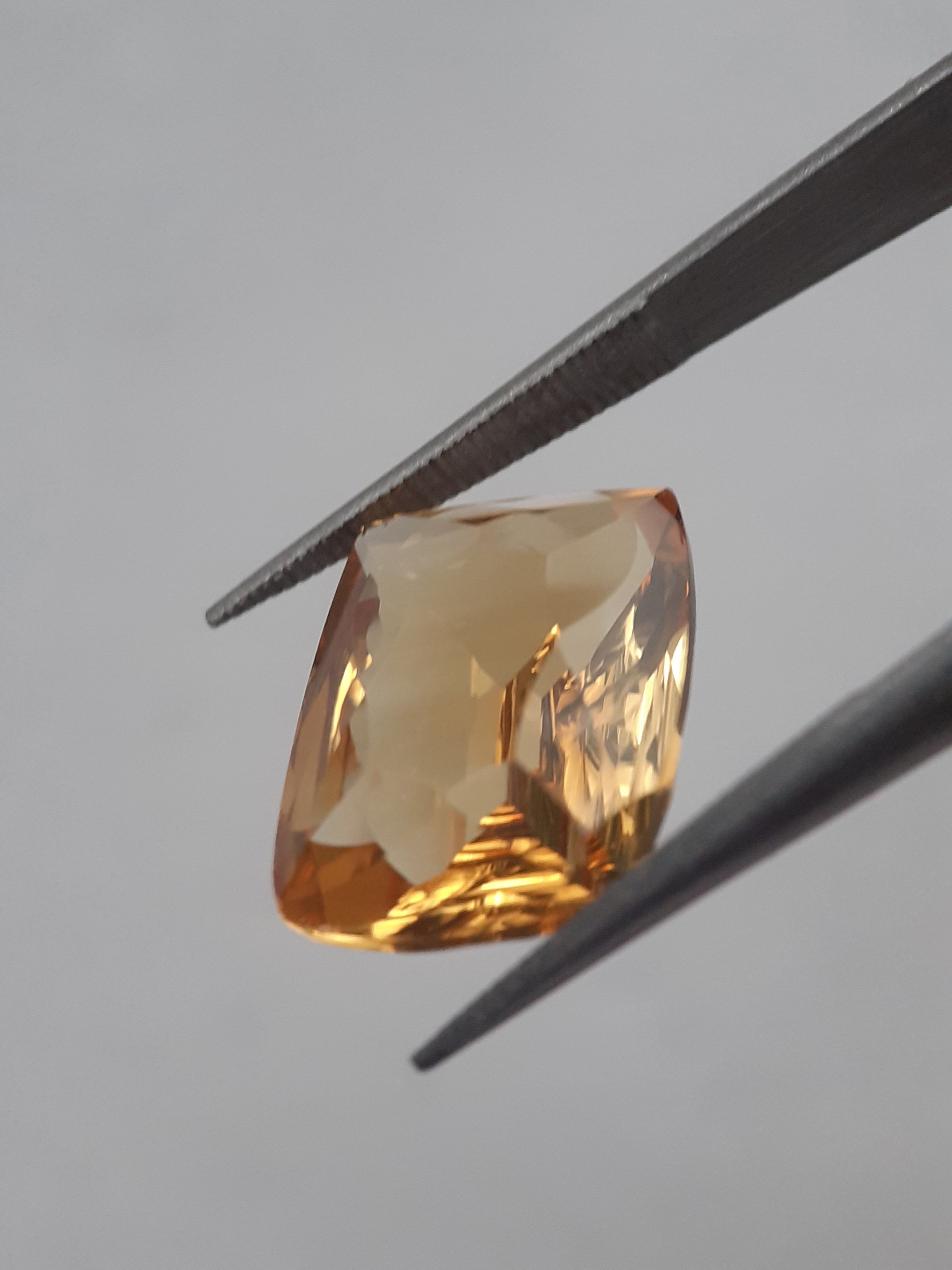 Natural yellow Citrine - 5.010 ct - cushion - unheated - Natural Gems Belgium