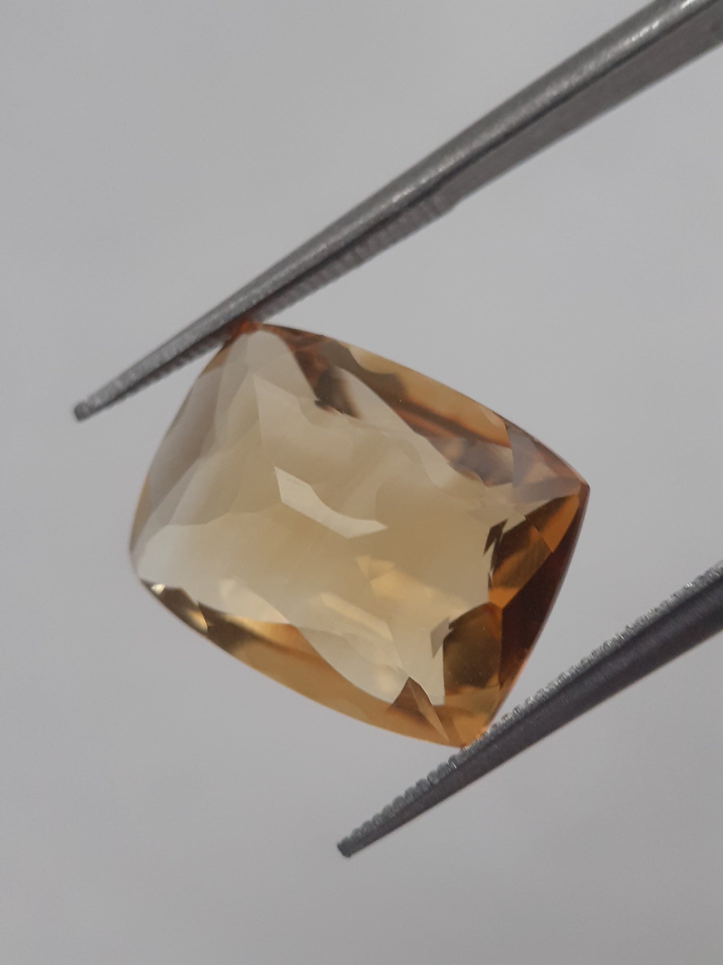 Natural yellow Citrine - 5.010 ct - cushion - unheated - Natural Gems Belgium