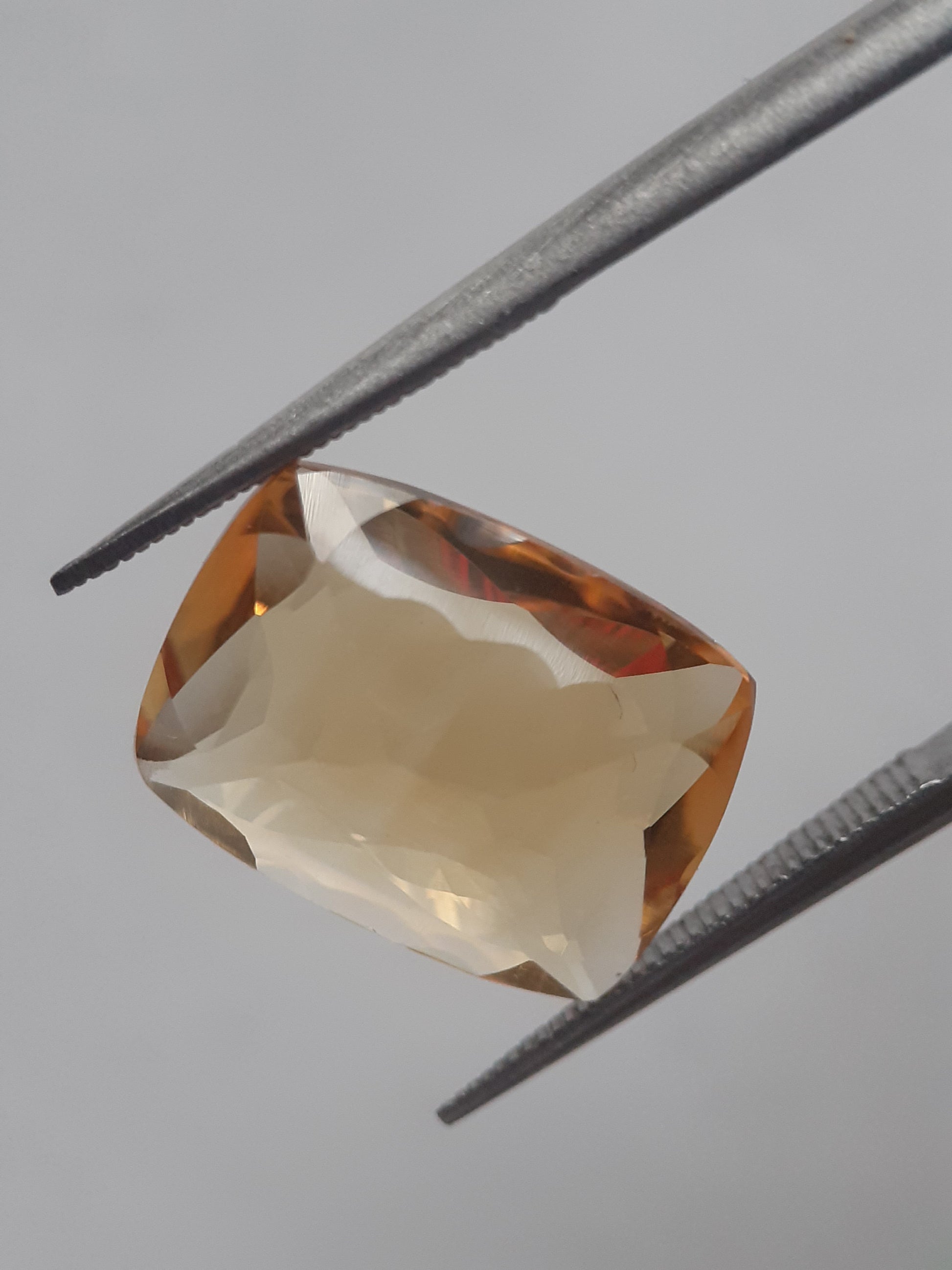 Natural yellow Citrine - 5.010 ct - cushion - unheated - Natural Gems Belgium