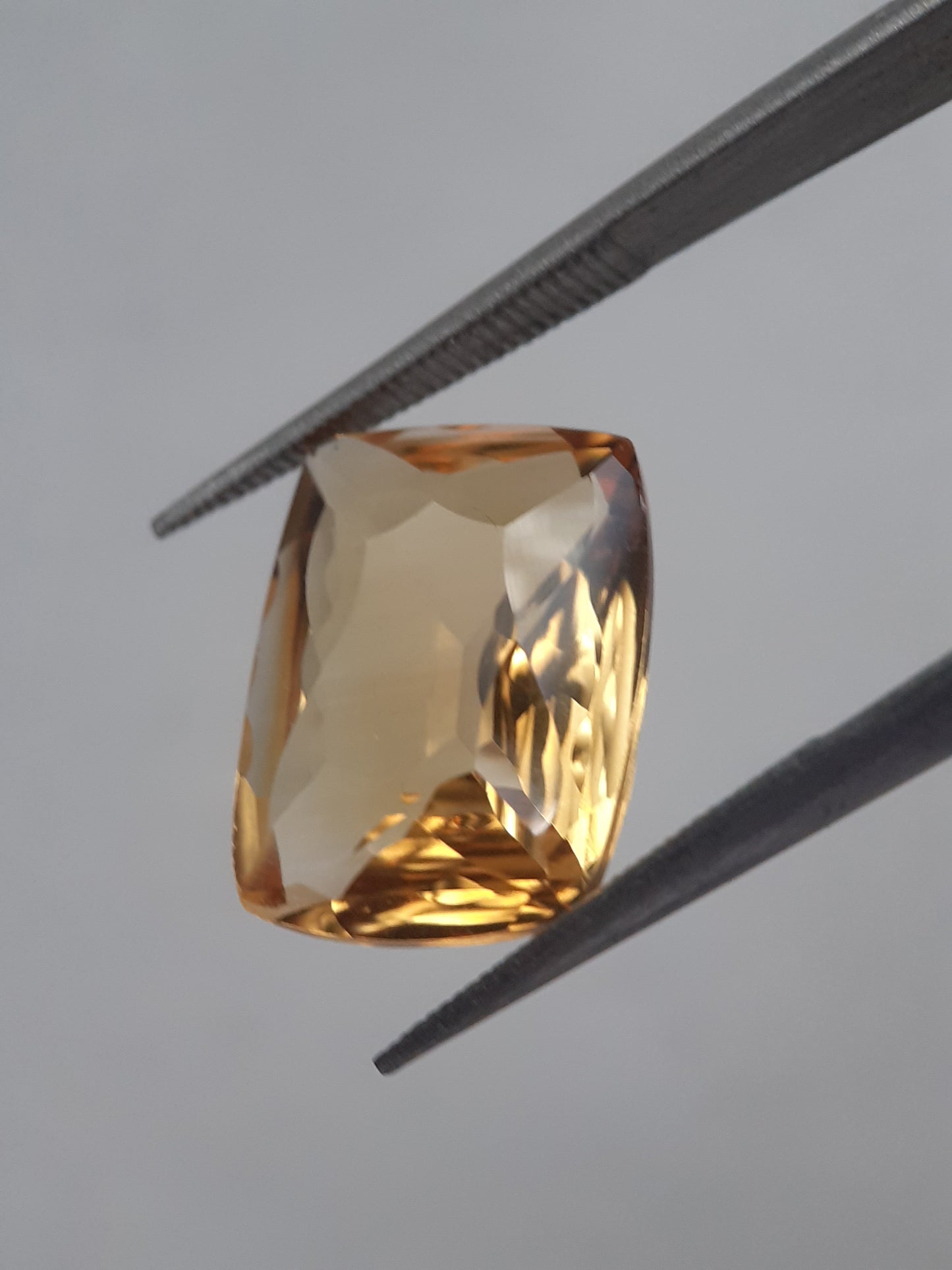 Natural yellow Citrine - 5.010 ct - cushion - unheated - Natural Gems Belgium