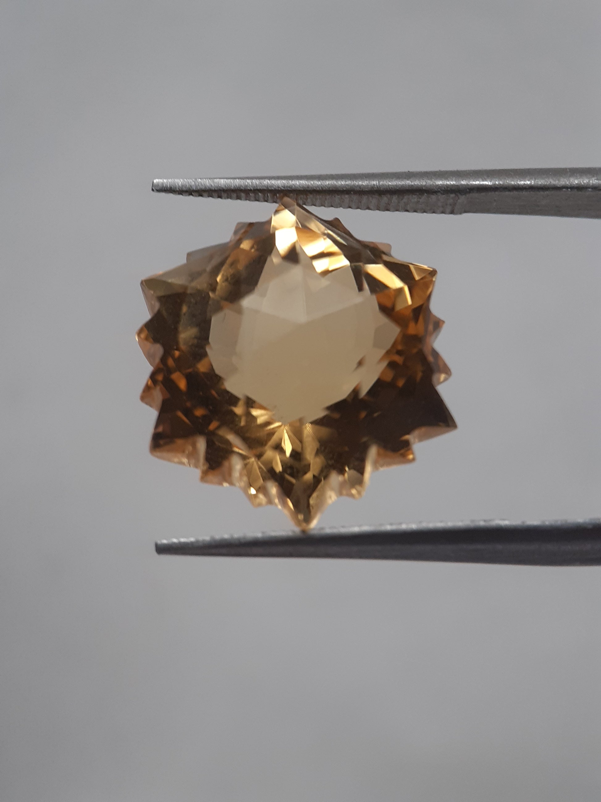 Natural yellow Citrine - 9.363 ct - hexagon - unheated - Natural Gems Belgium