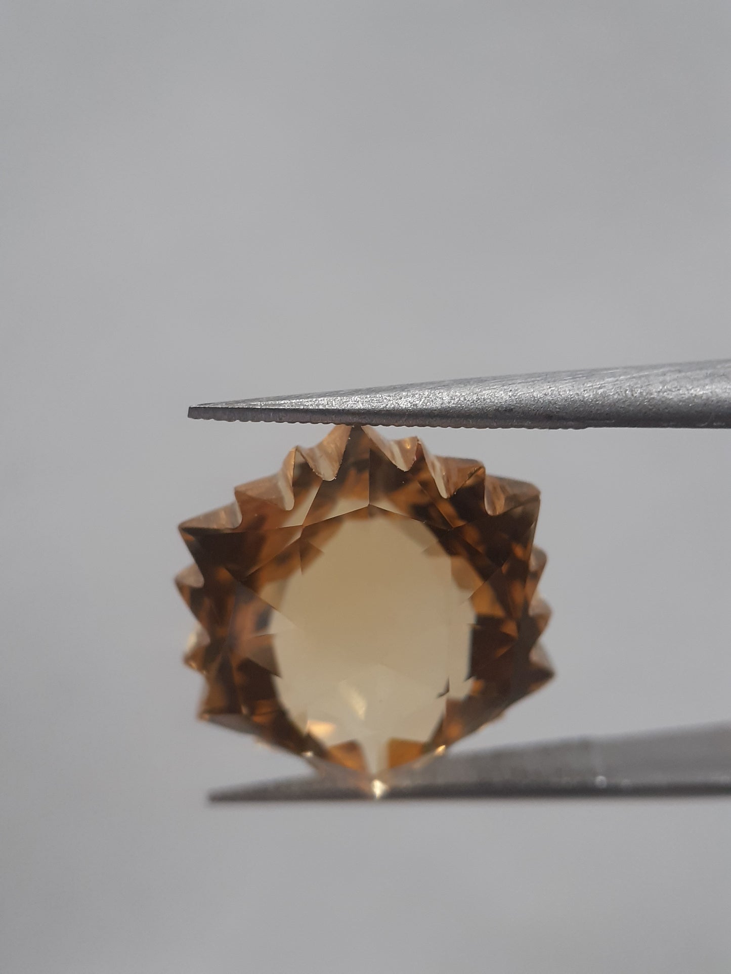 Natural yellow Citrine - 9.363 ct - hexagon - unheated - Natural Gems Belgium