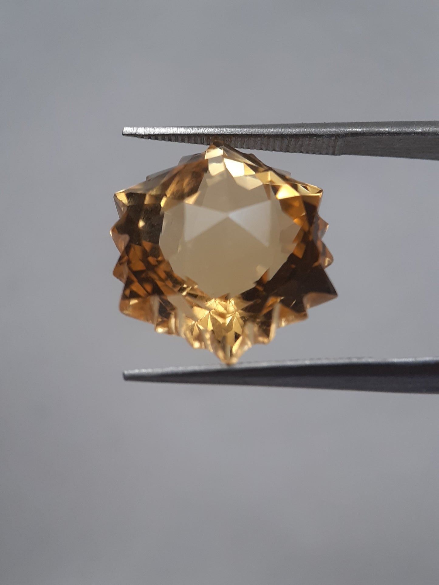 Natural yellow Citrine - 9.363 ct - hexagon - unheated - Natural Gems Belgium