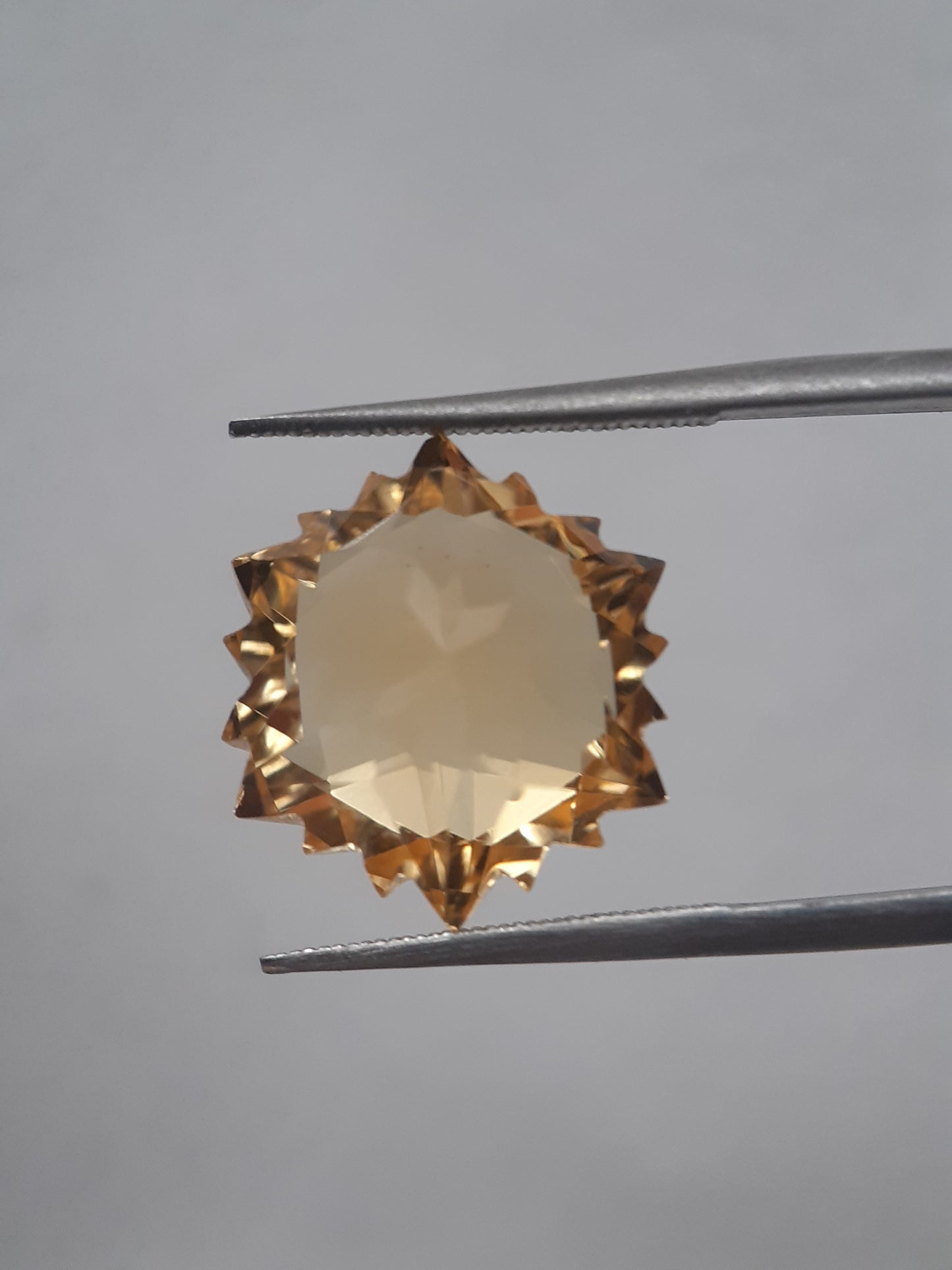 Natural yellow Citrine - 9.363 ct - hexagon - unheated - Natural Gems Belgium