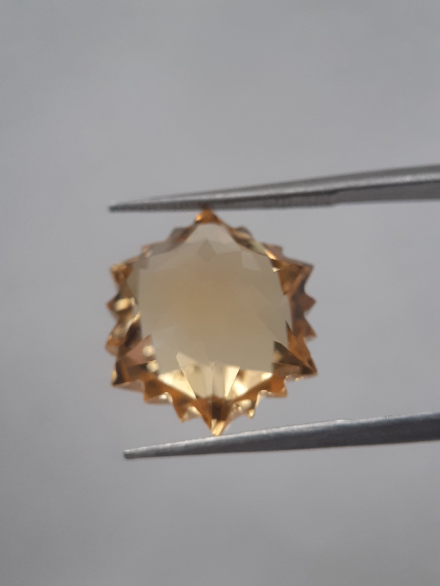 Natural yellow Citrine - 9.363 ct - hexagon - unheated - Natural Gems Belgium