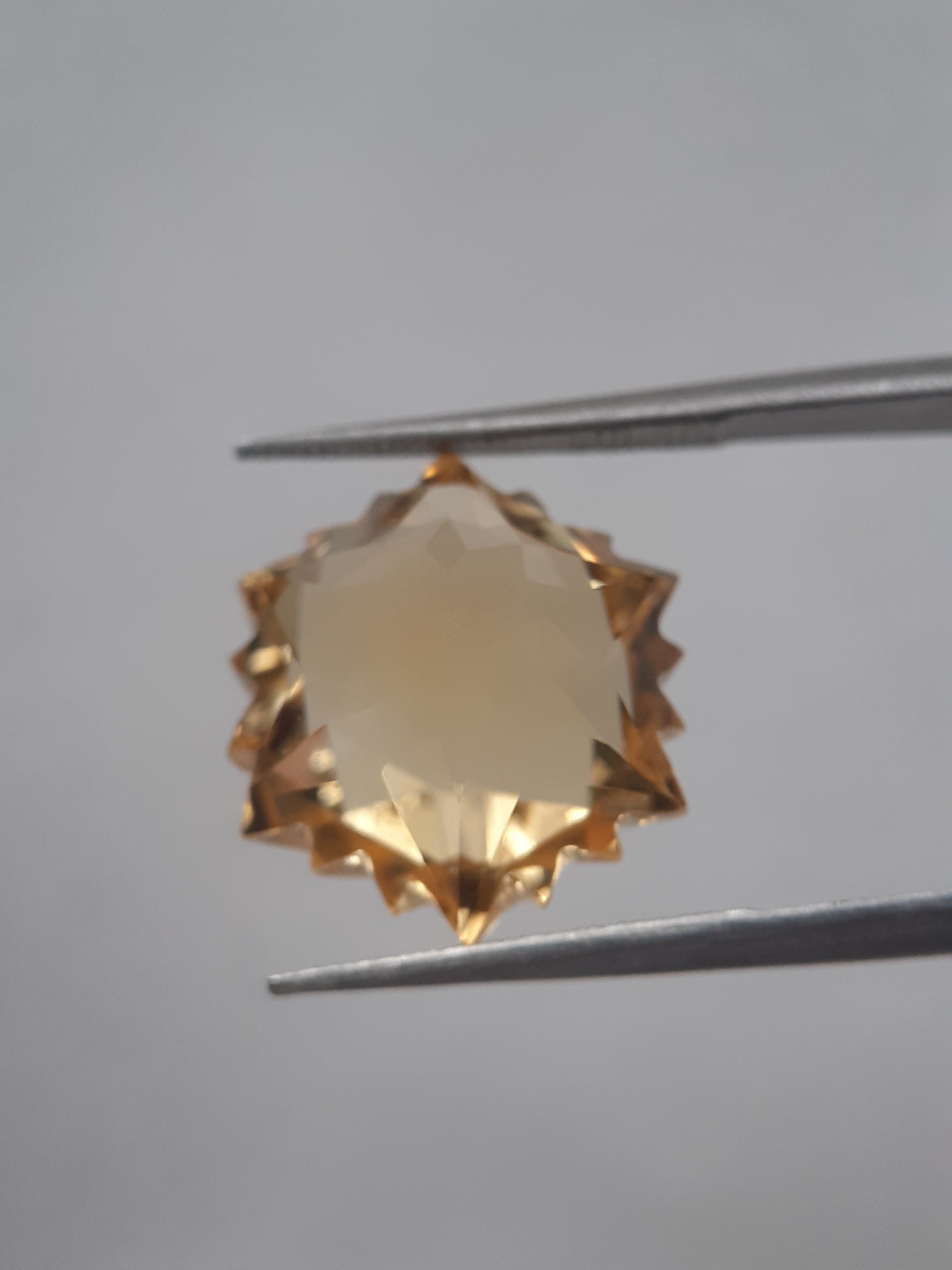 Natural yellow Citrine - 9.363 ct - hexagon - unheated - Natural Gems Belgium