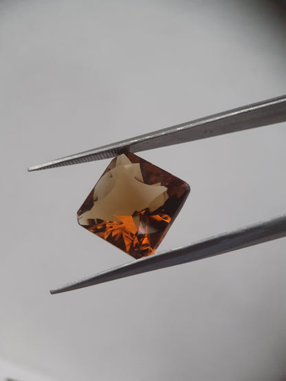 Natural honey yellow Citrine - 5.419 ct - square cushion - orange hues - Natural Gems Belgium