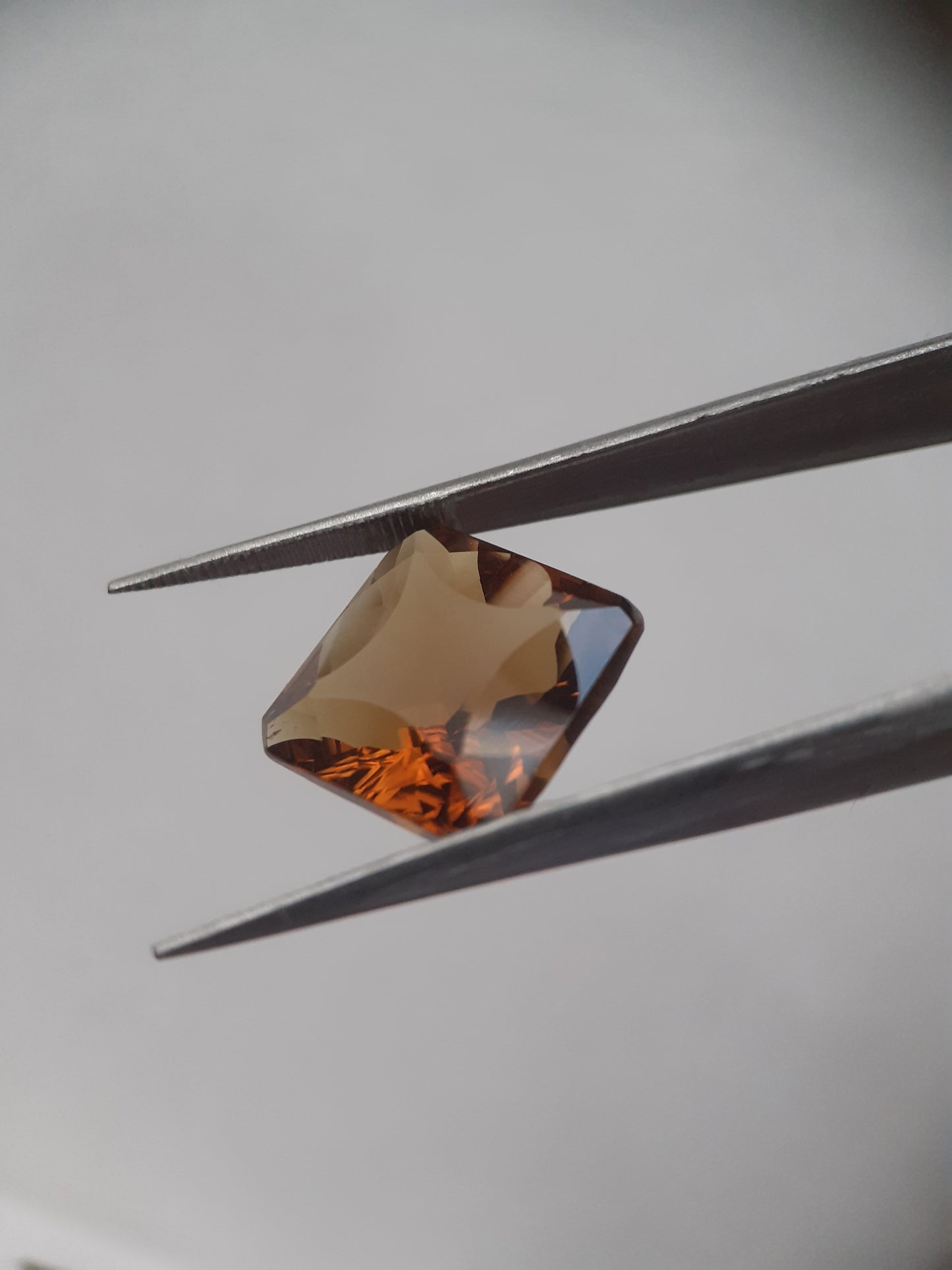 Natural honey yellow Citrine - 5.419 ct - square cushion - orange hues - Natural Gems Belgium