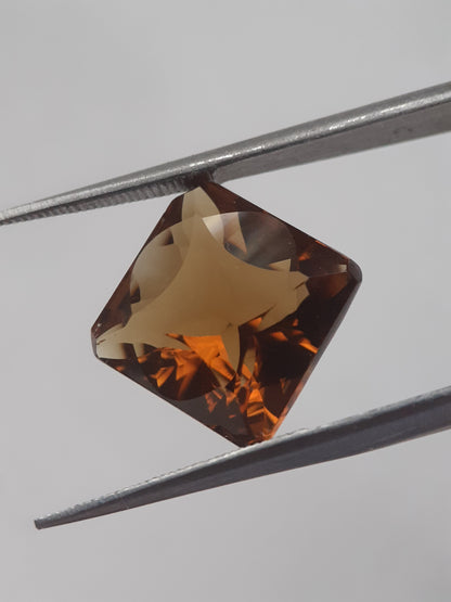 Natural honey yellow Citrine - 5.419 ct - square cushion - orange hues - Natural Gems Belgium