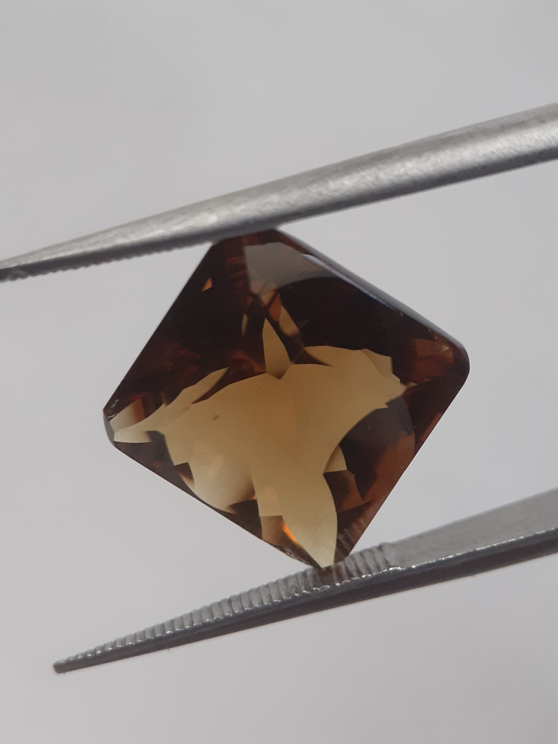 Natural honey yellow Citrine - 5.419 ct - square cushion - orange hues - Natural Gems Belgium