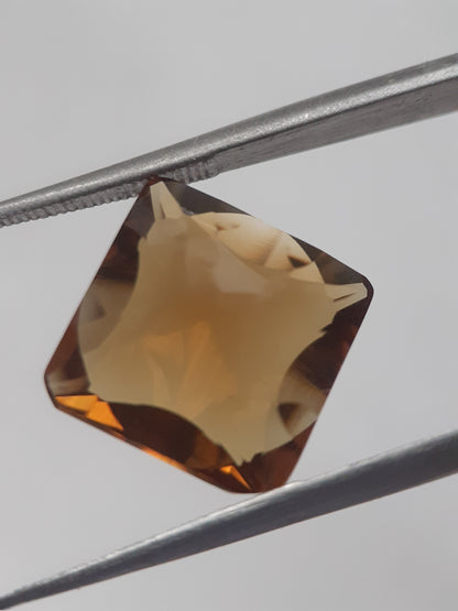 Natural honey yellow Citrine - 5.419 ct - square cushion - orange hues - Natural Gems Belgium