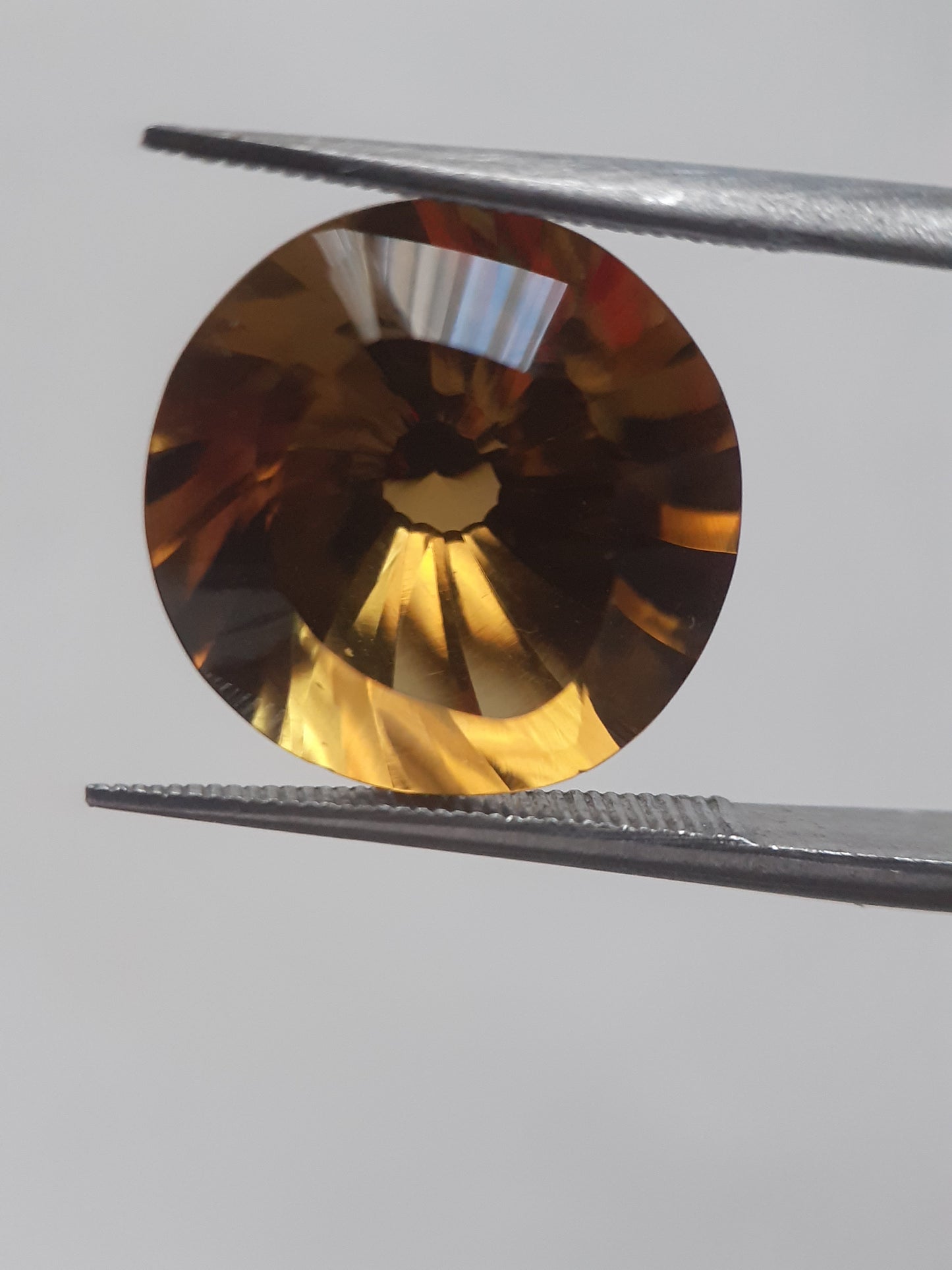 Natural honey yellow Citrine - 6.933 ct - round custom cut - yellow hues - Natural Gems Belgium