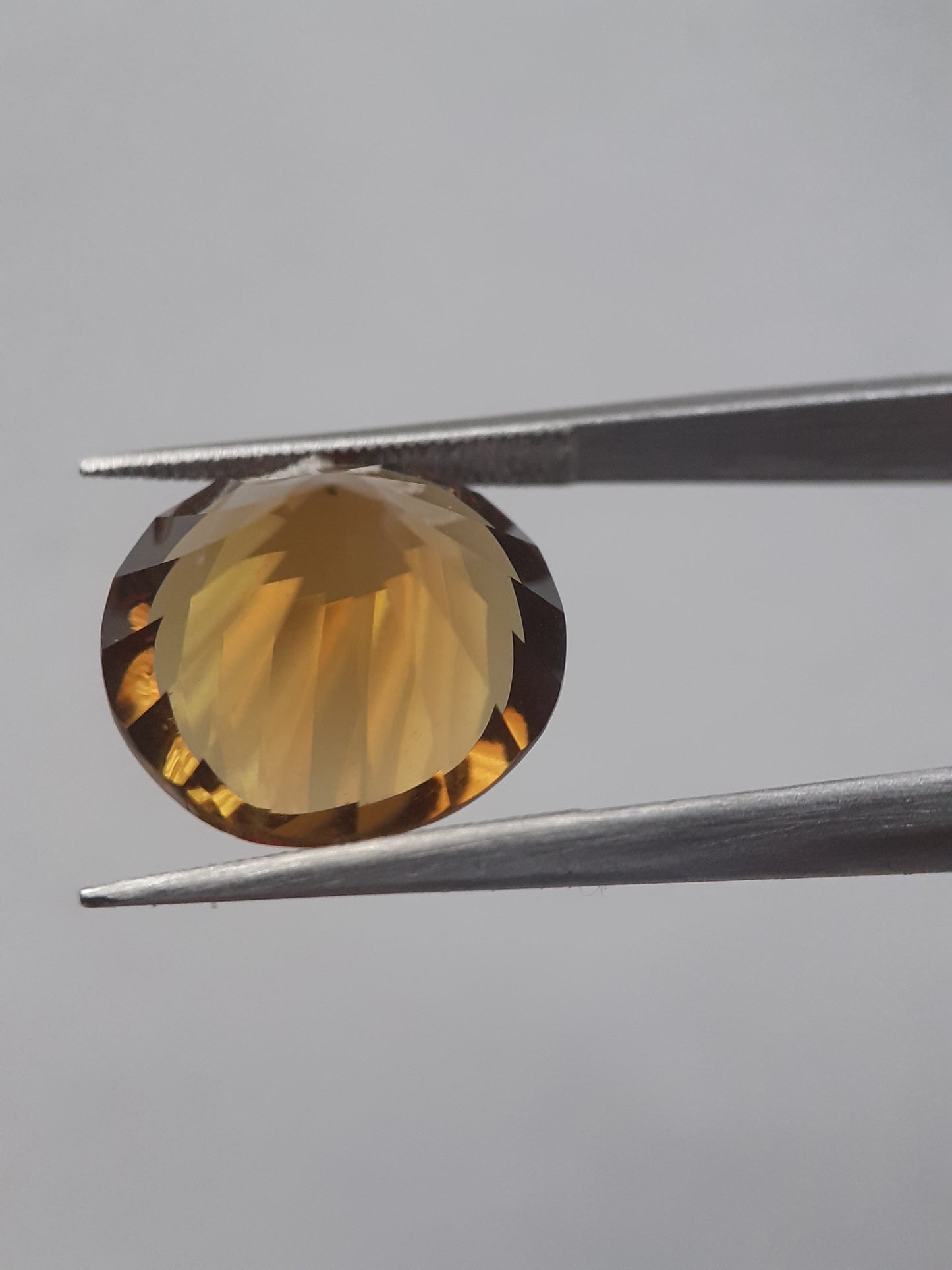 Natural honey yellow Citrine - 6.933 ct - round custom cut - yellow hues - Natural Gems Belgium