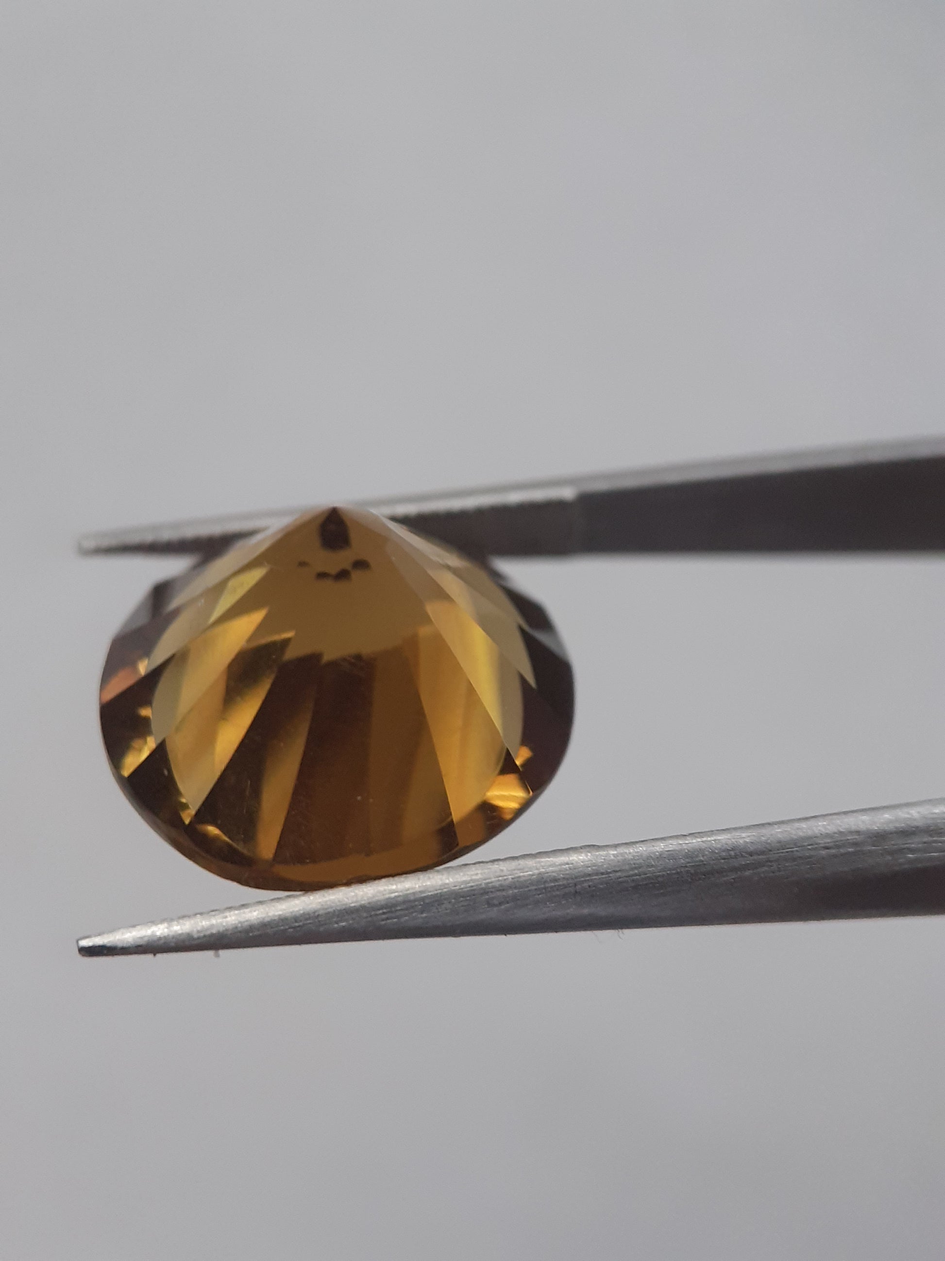 Natural honey yellow Citrine - 6.933 ct - round custom cut - yellow hues - Natural Gems Belgium