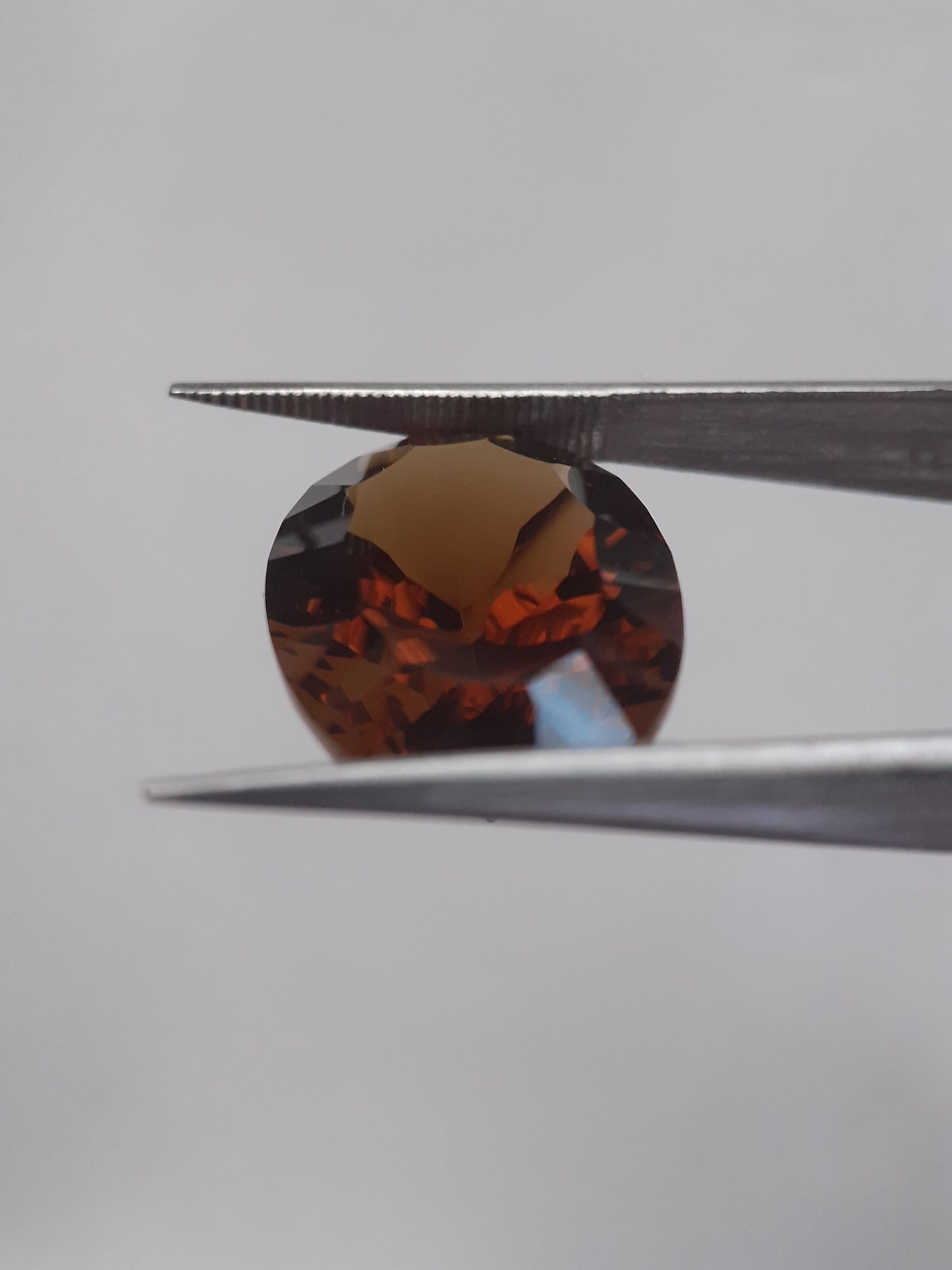 Natural honey yellow Citrine - 8.625 ct - oval custom cut - reddish orange hues - Natural Gems Belgium