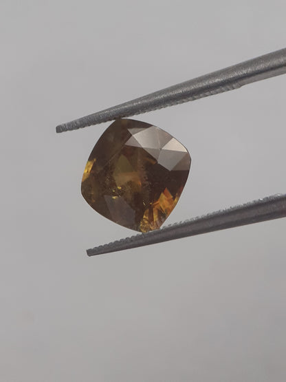 Natural honey yellow shpene - 1.898 ct - cushion - unheated - Natural Gems Belgium