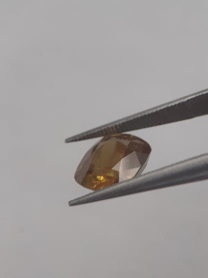 Natural honey yellow shpene - 1.898 ct - cushion - unheated - Natural Gems Belgium