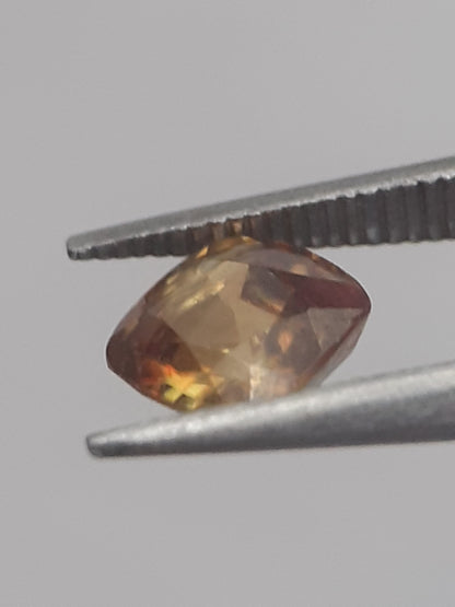 Natural brownish orangey yellow shpene - 0.565 ct - cushion - unheated - Natural Gems Belgium