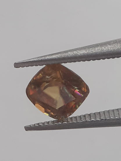 Natural brownish orangey yellow shpene - 0.565 ct - cushion - unheated - Natural Gems Belgium