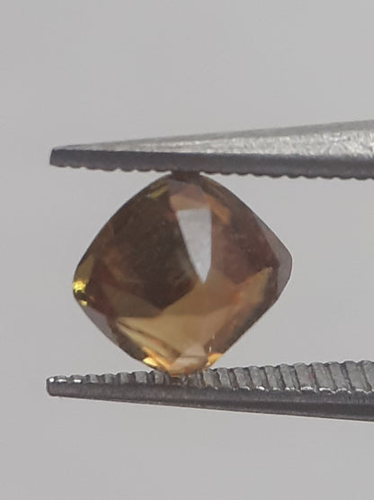 Natural brownish orangey yellow shpene - 0.565 ct - cushion - unheated - Natural Gems Belgium