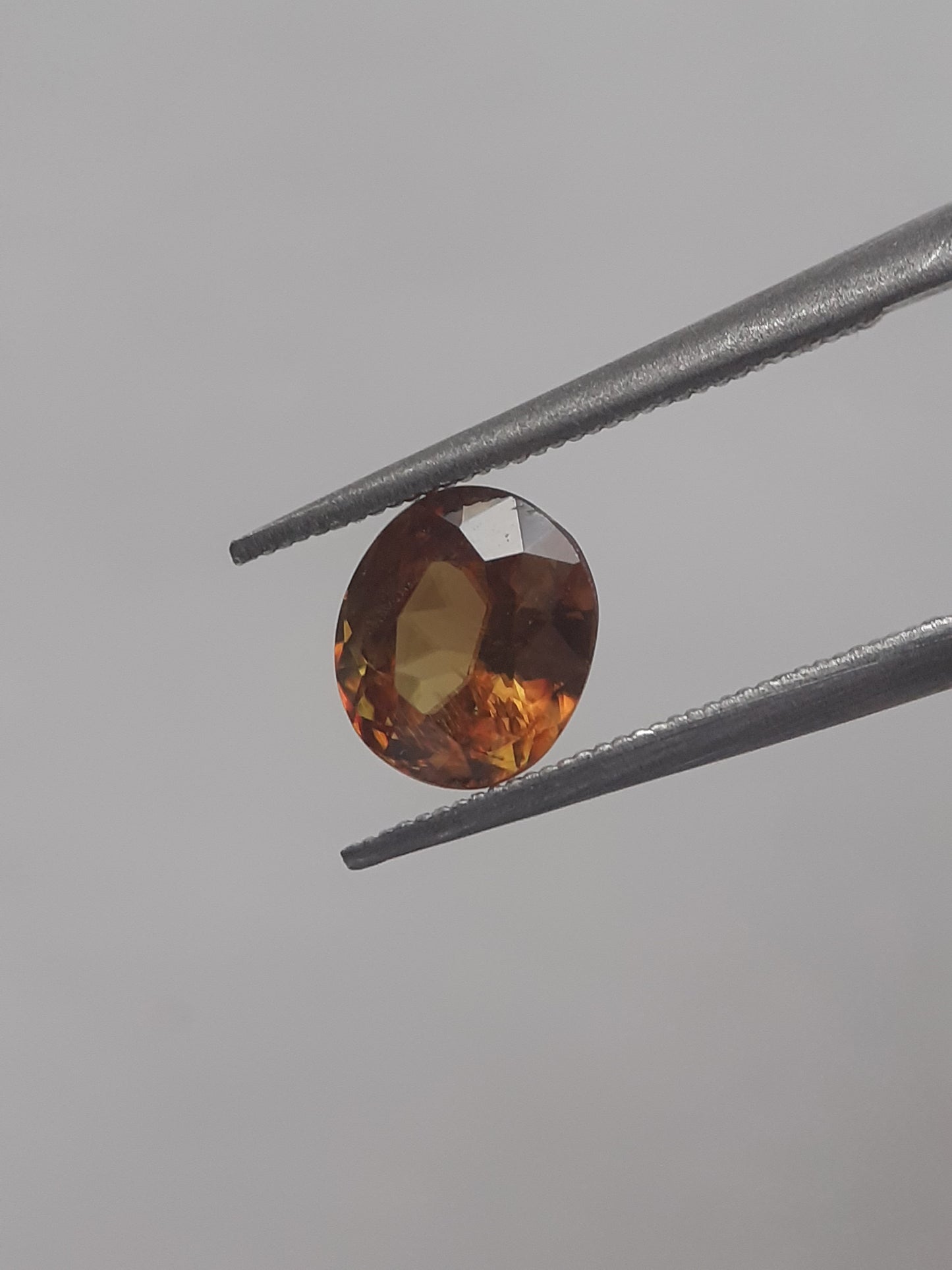 Natural honey yellow shpene - 0.890 ct - cushion - unheated - Natural Gems Belgium