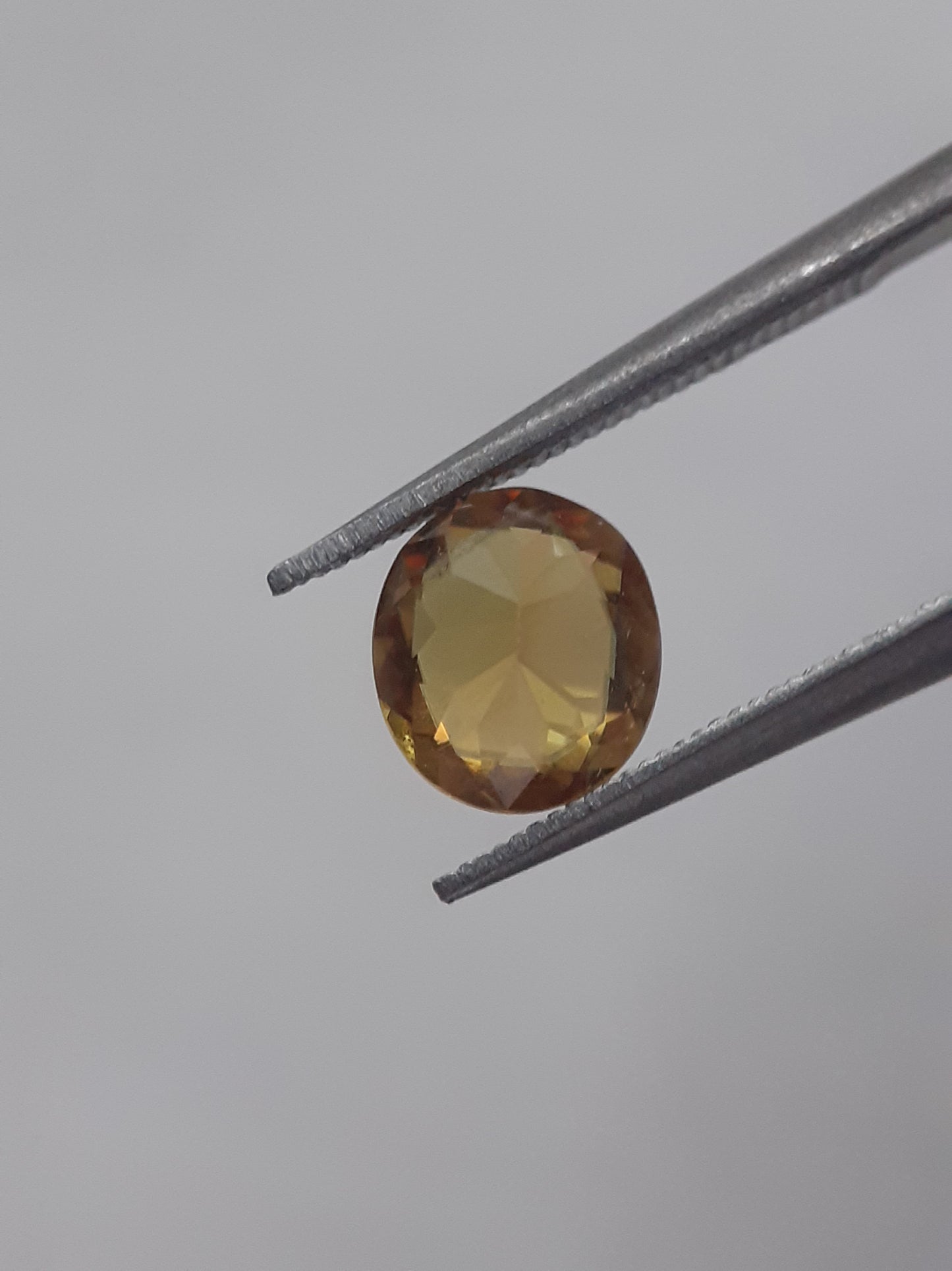 Natural yellow shpene - 0.824 ct - cushion - unheated - Natural Gems Belgium