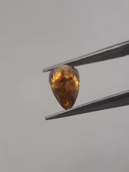 Natural yellow shpene - 1.078 ct - Pear - unheated - Natural Gems Belgium