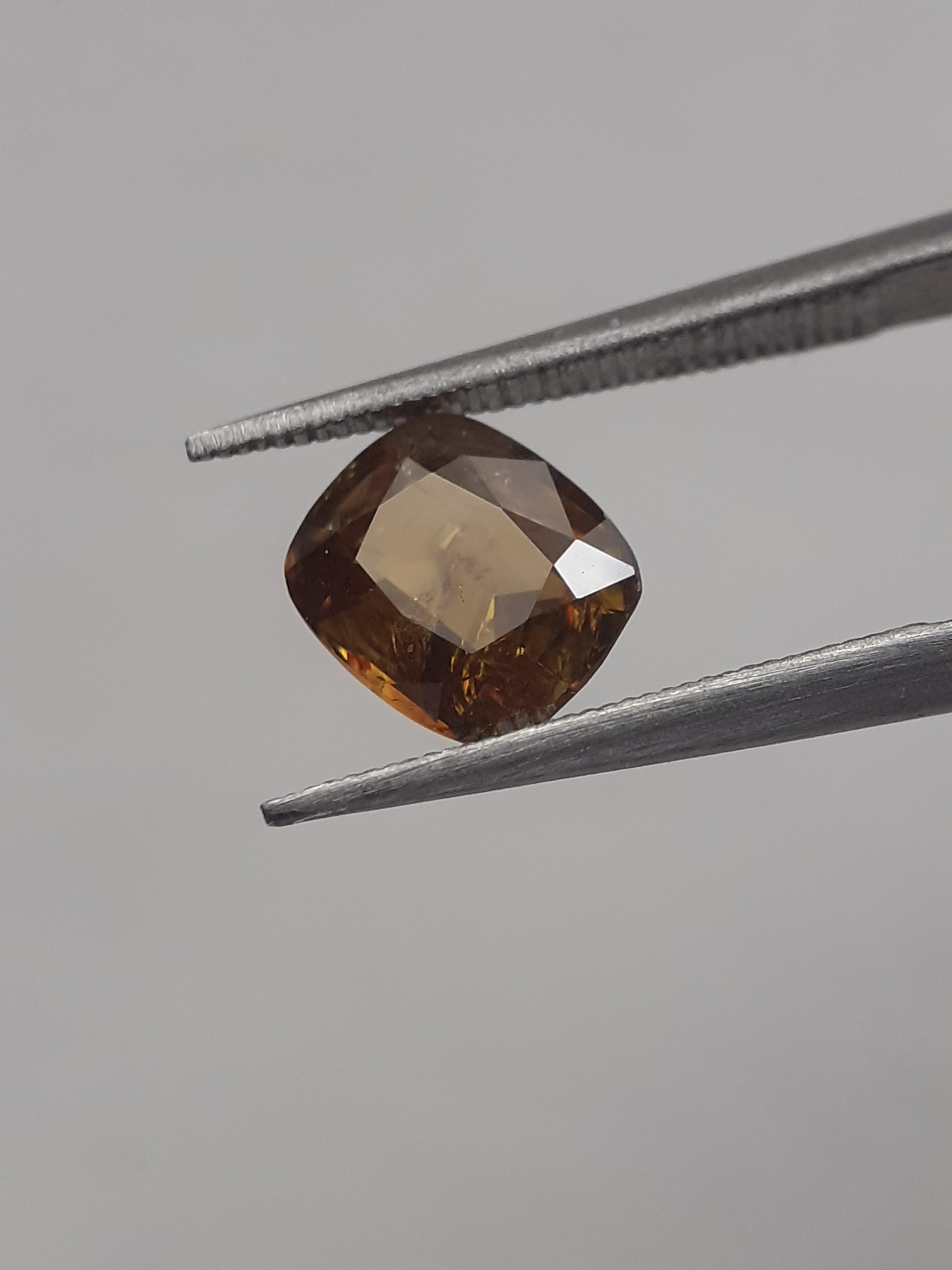 Natural honey yellow shpene - 1.085 ct - cushion - unheated - Natural Gems Belgium