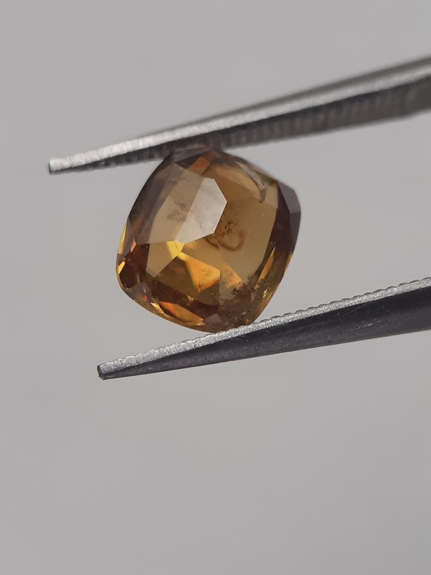 Natural honey yellow shpene - 1.085 ct - cushion - unheated - Natural Gems Belgium