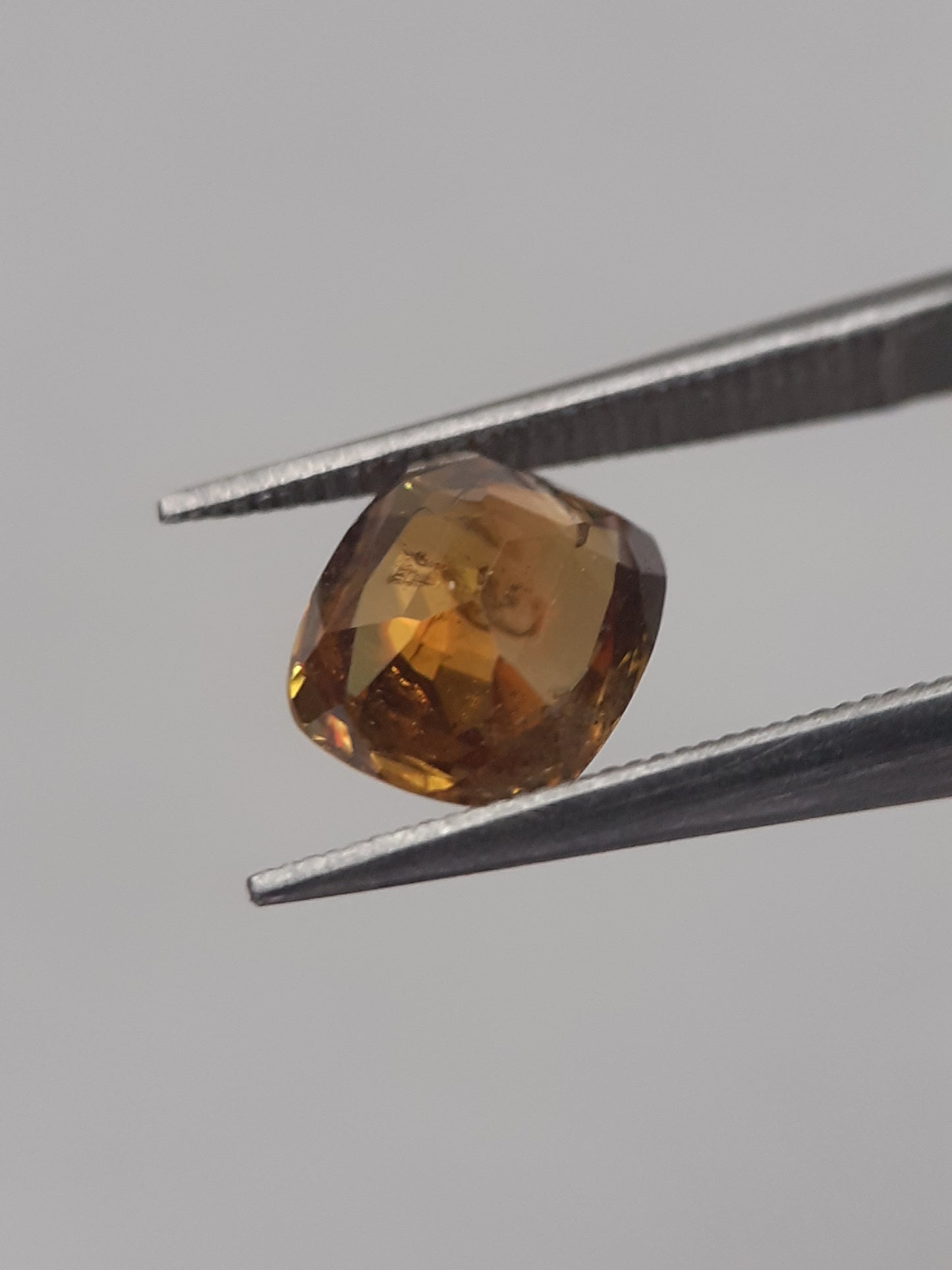 Natural honey yellow shpene - 1.085 ct - cushion - unheated - Natural Gems Belgium