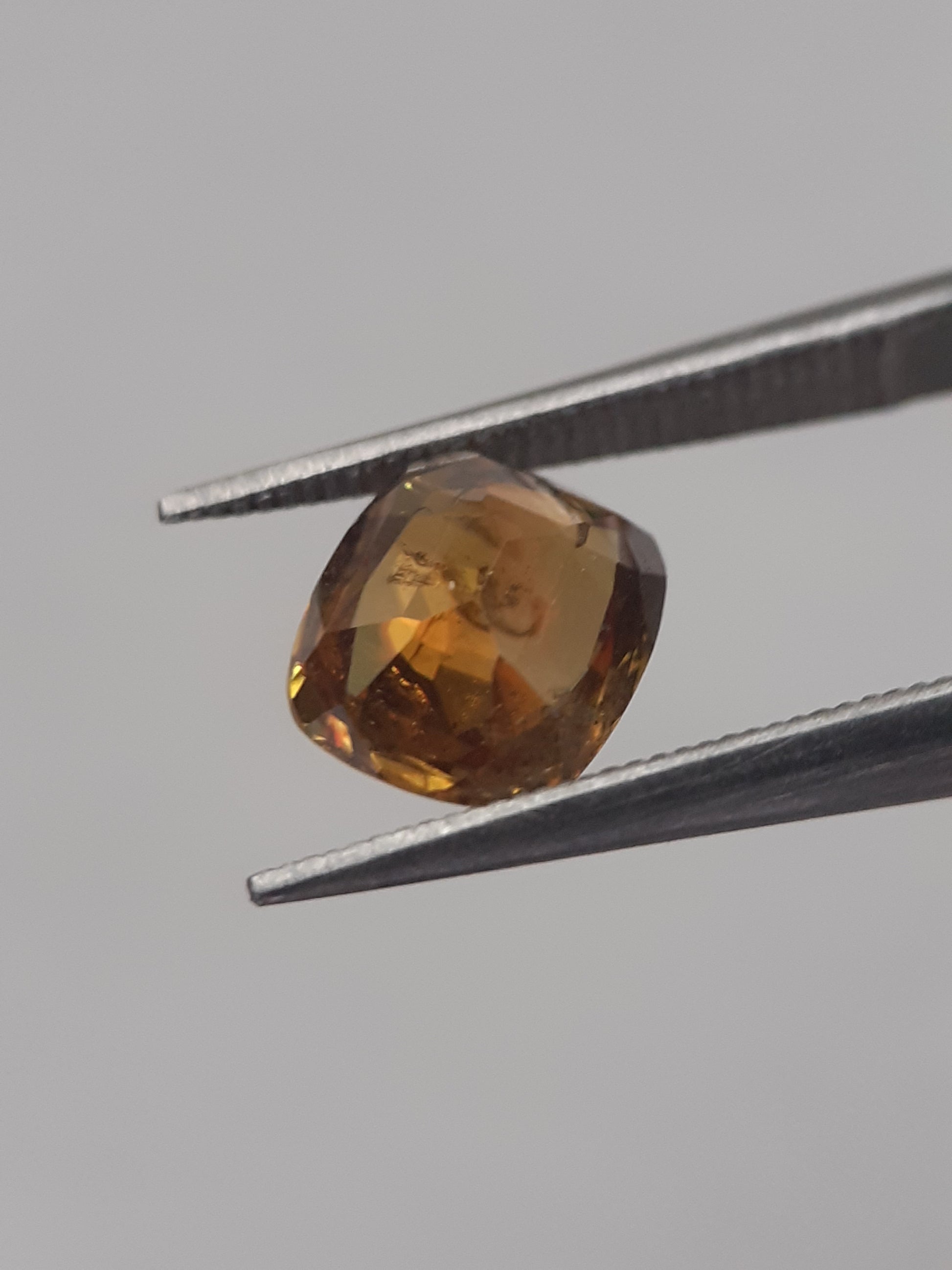 Natural honey yellow shpene - 1.085 ct - cushion - unheated - Natural Gems Belgium