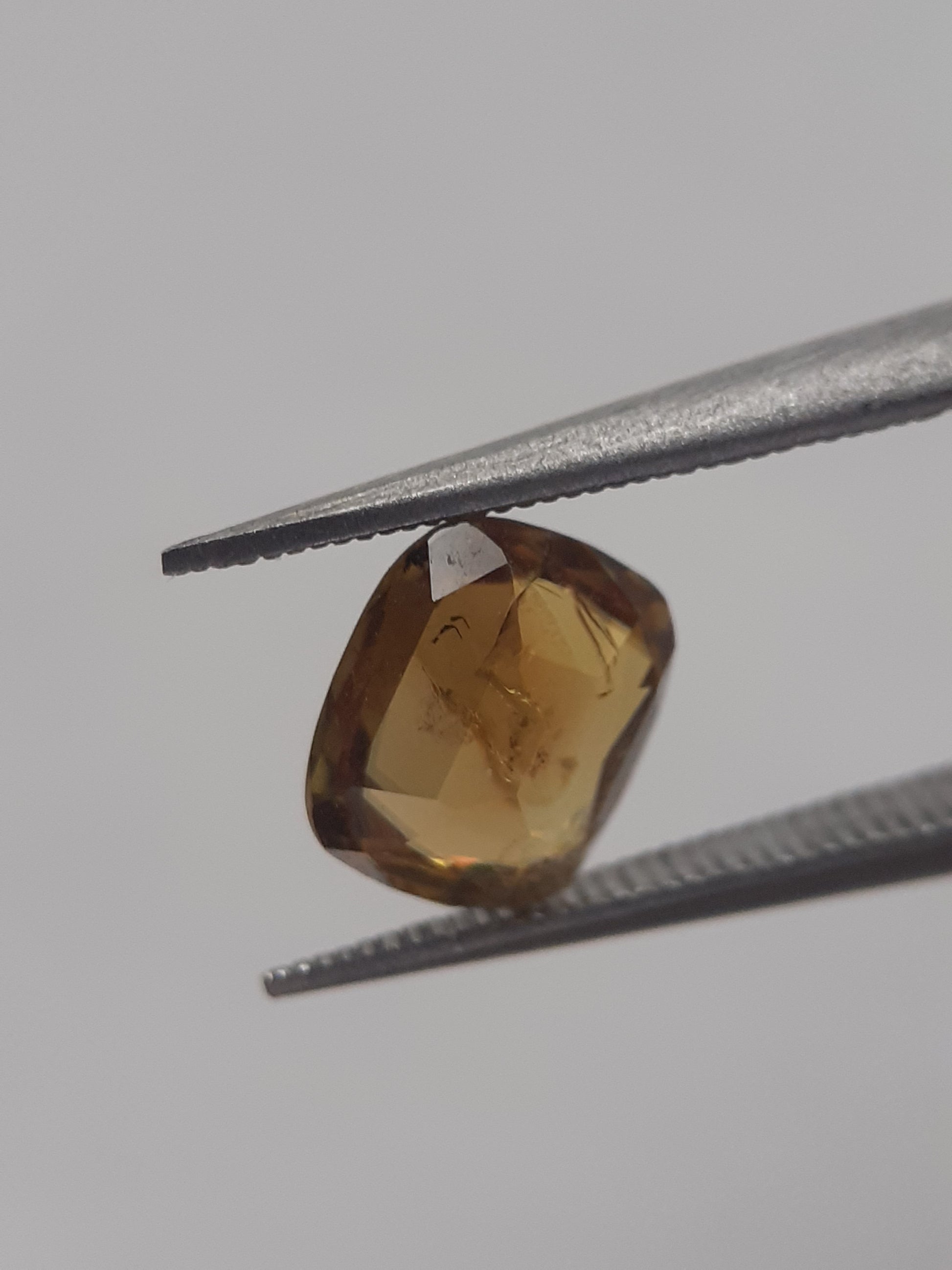 Natural honey yellow shpene - 1.085 ct - cushion - unheated - Natural Gems Belgium