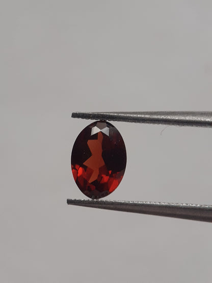 Natural red Rhodolite Garnet - 0.909 ct - oval - unheated - Natural Gems Belgium