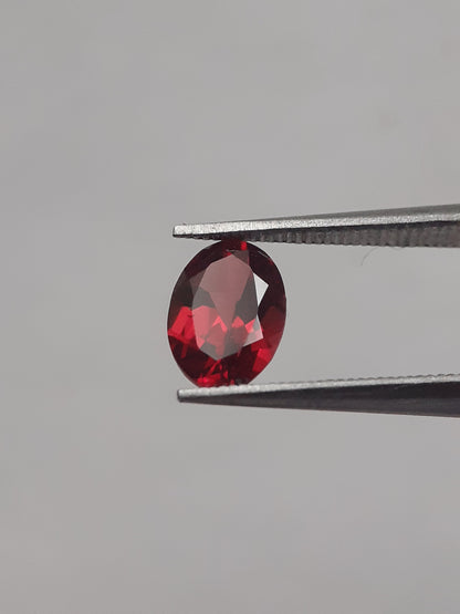 Natural red Rhodolite Garnet - 0.914 ct - oval - unheated - Natural Gems Belgium