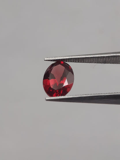 Natural red Rhodolite Garnet - 0.914 ct - oval - unheated - Natural Gems Belgium