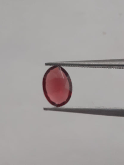 Natural red Rhodolite Garnet - 0.914 ct - oval - unheated - Natural Gems Belgium