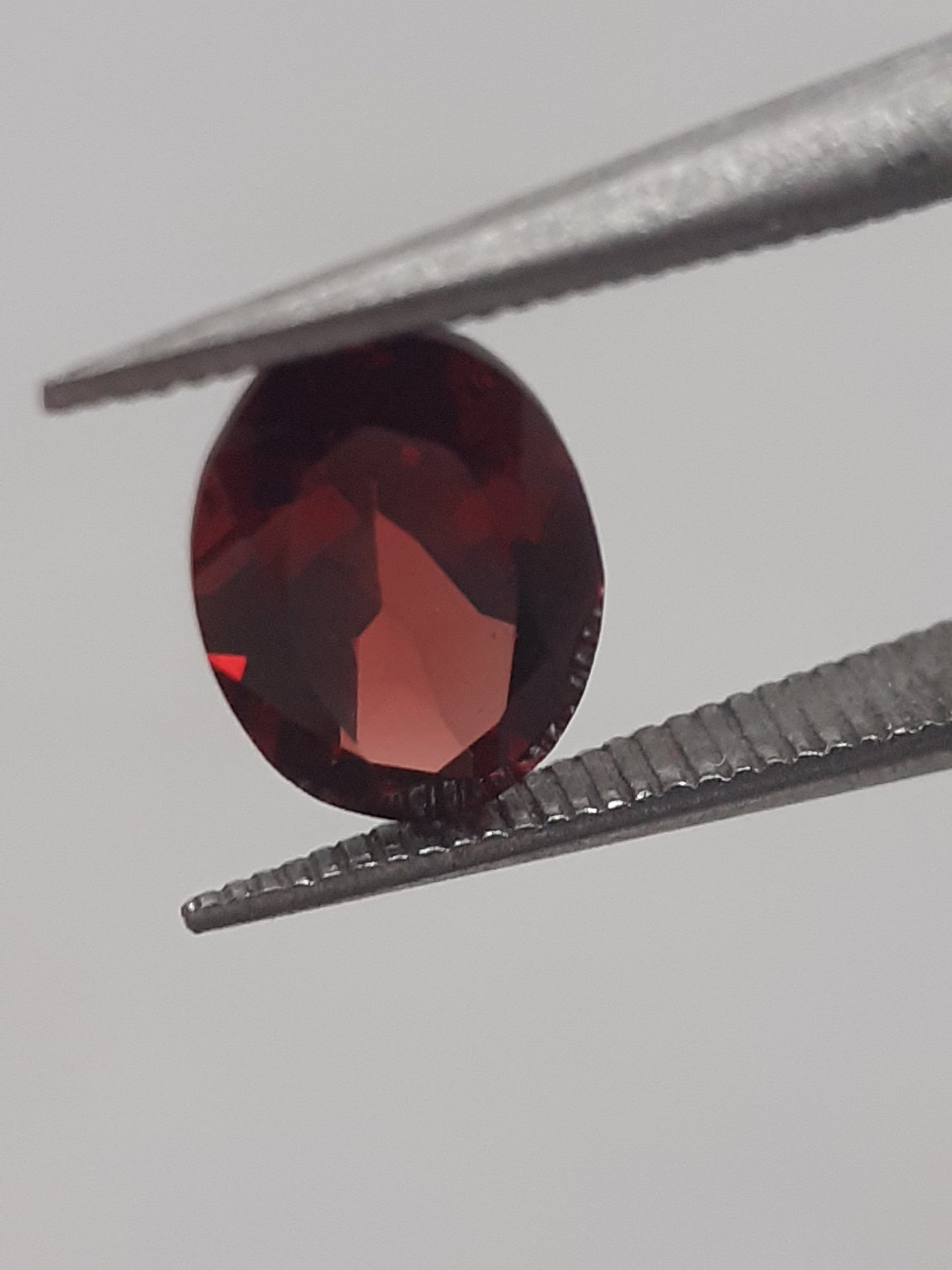 Natural red Rhodolite Garnet - 0.978 ct - oval - unheated - Natural Gems Belgium