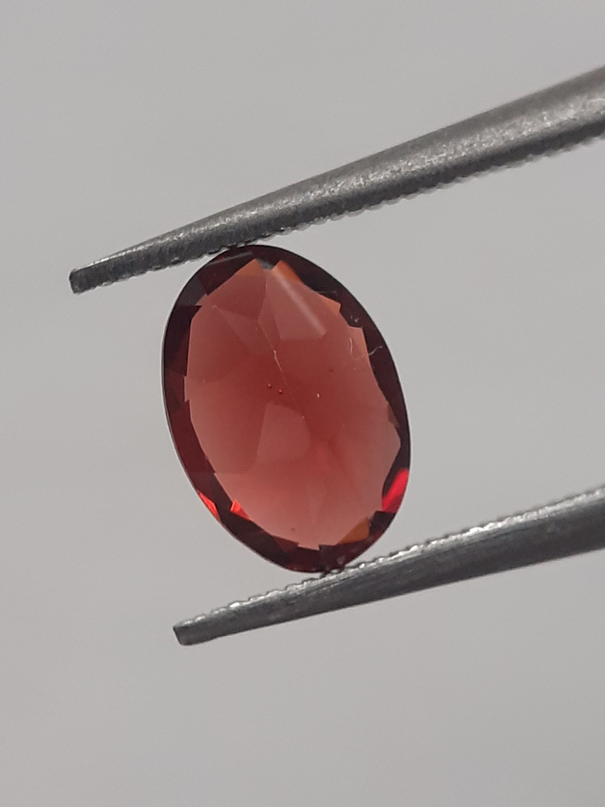 Natural red Rhodolite Garnet - 0.978 ct - oval - unheated - Natural Gems Belgium