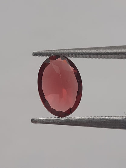 Natural red Rhodolite Garnet - 0.949 ct - oval - unheated - Natural Gems Belgium