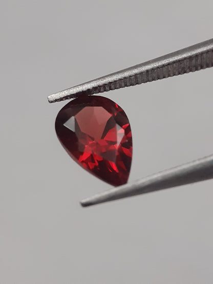 Natural red Rhodolite Garnet - 1.017 ct - pear - unheated - Natural Gems Belgium