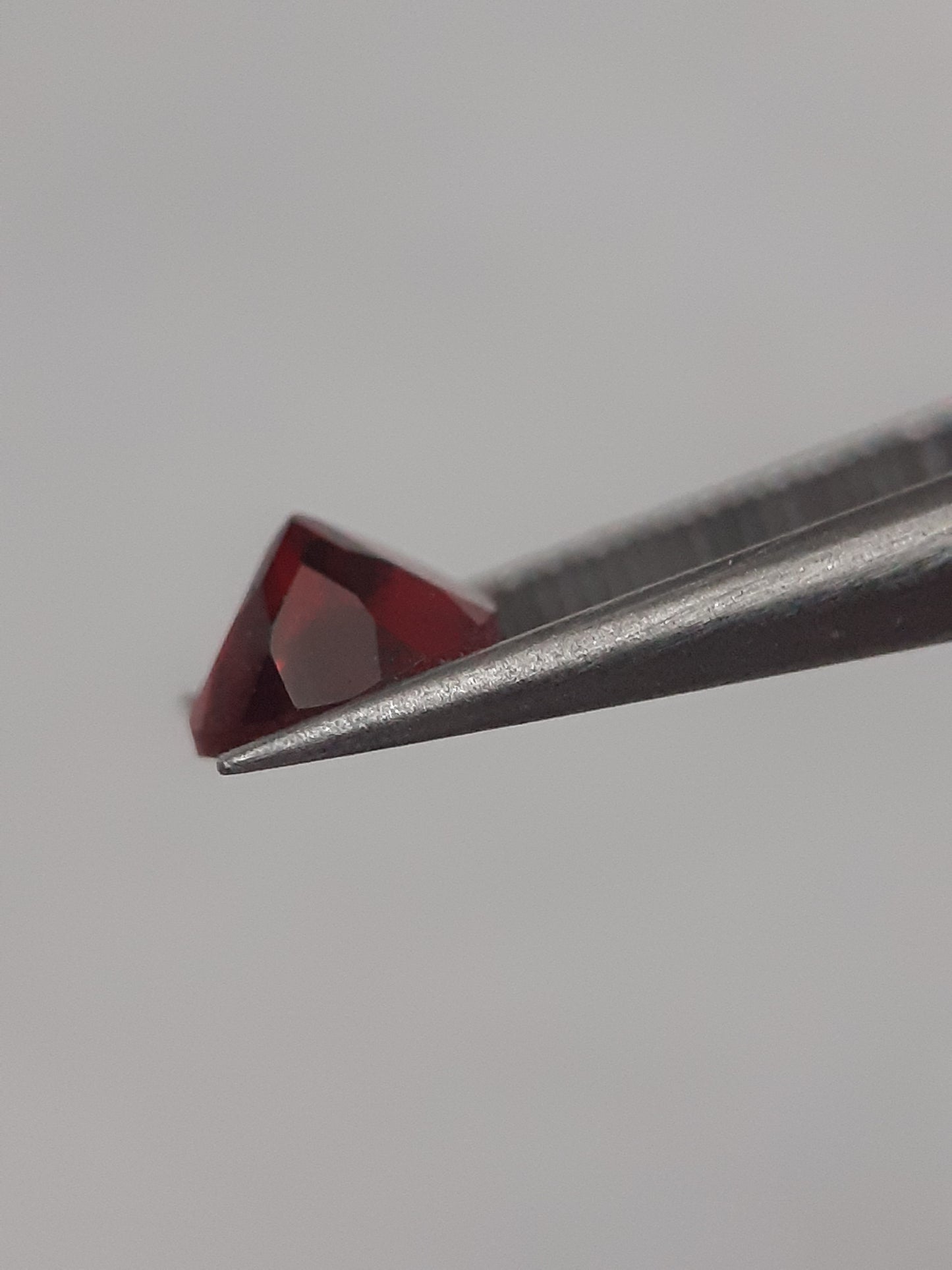 Natural red Rhodolite Garnet - 1.017 ct - pear - unheated - Natural Gems Belgium