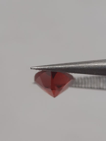 Natural red Rhodolite Garnet - 0.979 ct - pear - unheated - Natural Gems Belgium