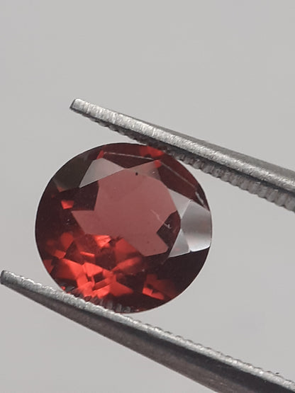 Natural Red Rhodolite Garnet - 1.318 ct - round - unheated - Natural Gems Belgium