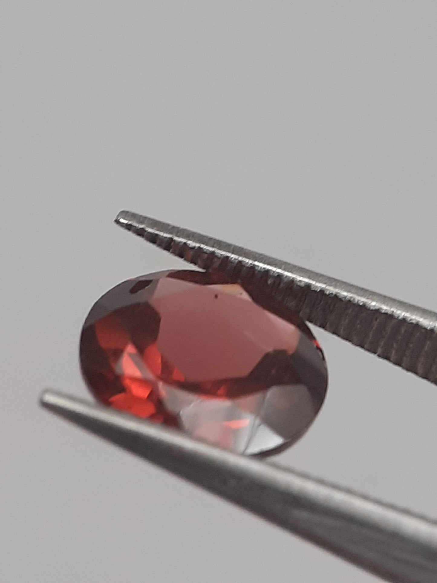 Natural Red Rhodolite Garnet - 1.318 ct - round - unheated - Natural Gems Belgium