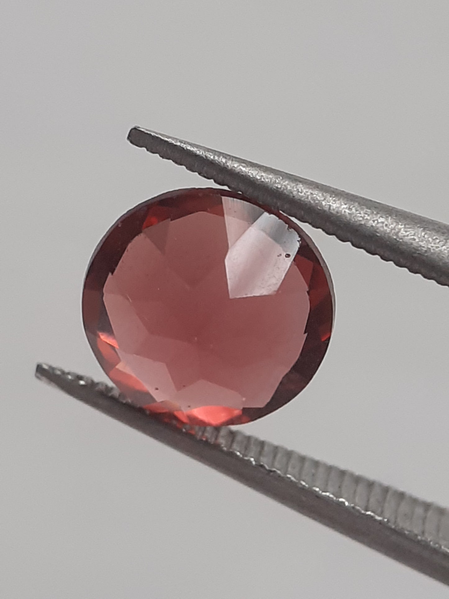 Natural Red Rhodolite Garnet - 1.318 ct - round - unheated - Natural Gems Belgium