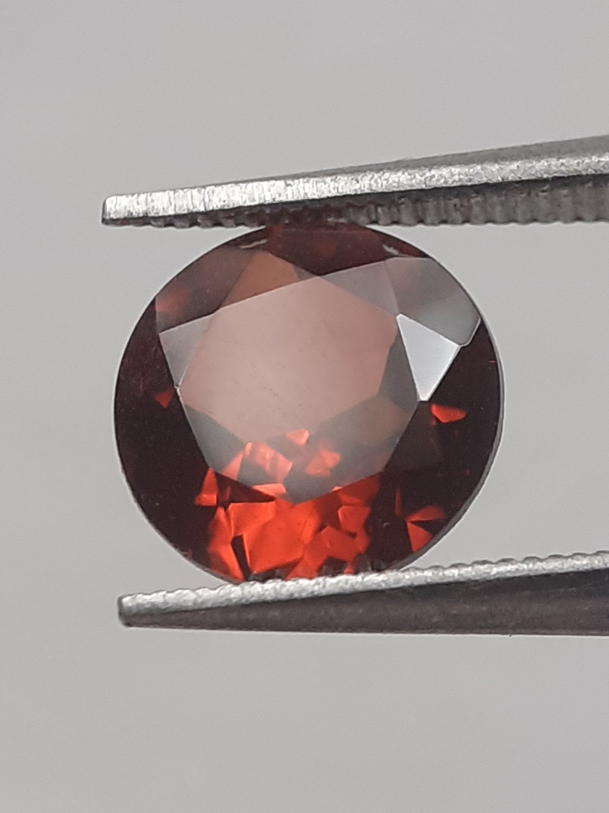 Natural Red Rhodolite Garnet - 1.324 ct - round - unheated - Natural Gems Belgium