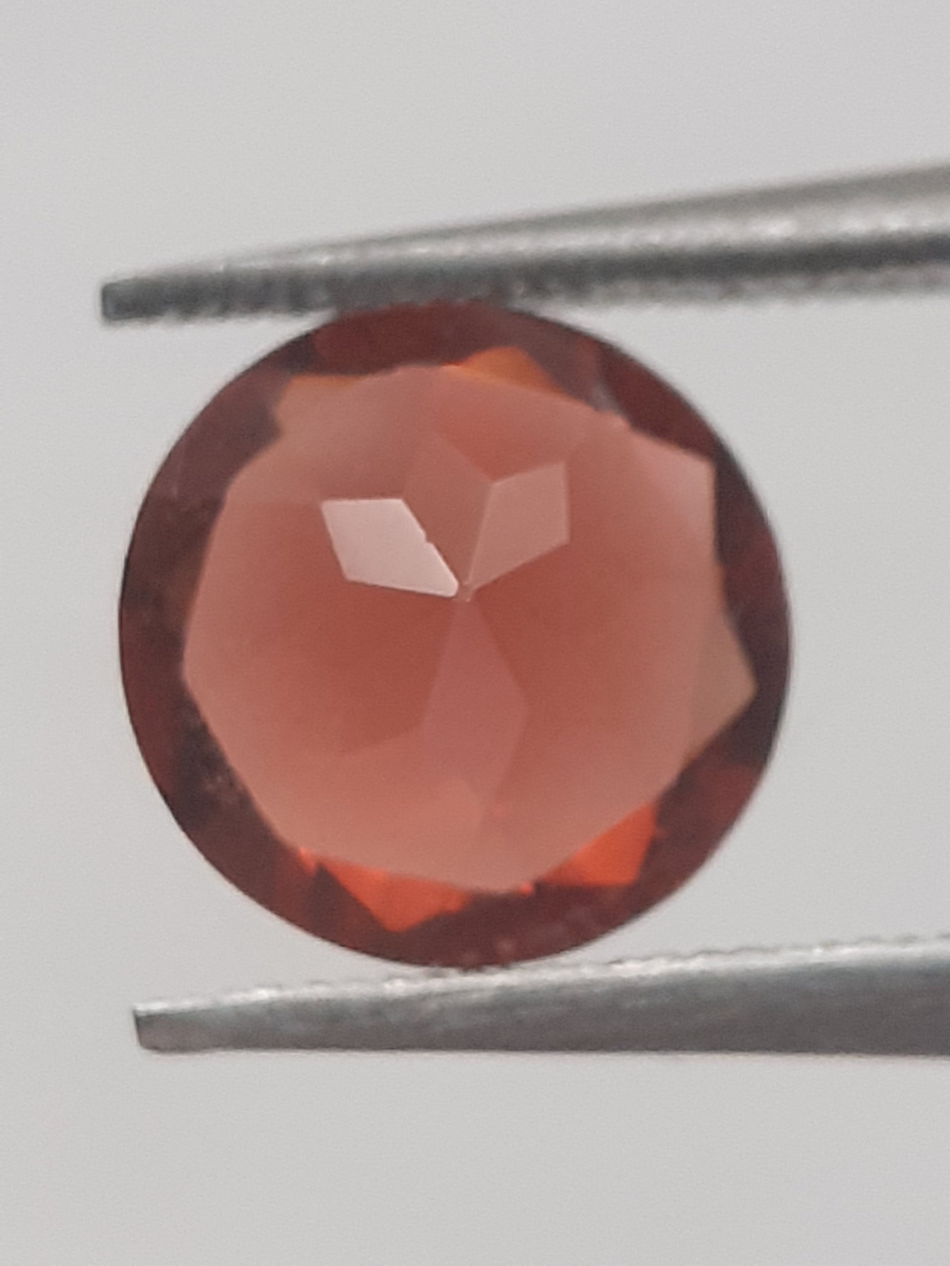 Natural Red Rhodolite Garnet - 1.324 ct - round - unheated - Natural Gems Belgium