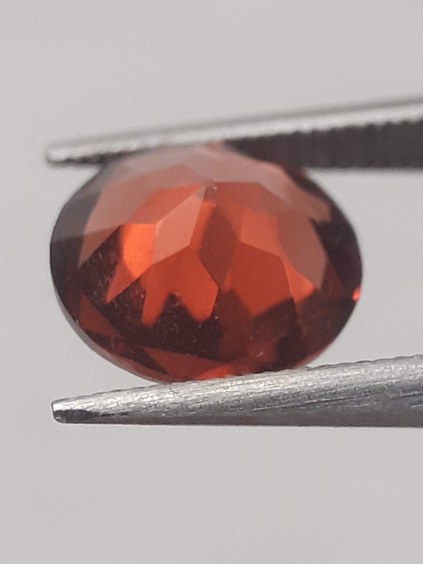 Natural Red Rhodolite Garnet - 1.324 ct - round - unheated - Natural Gems Belgium